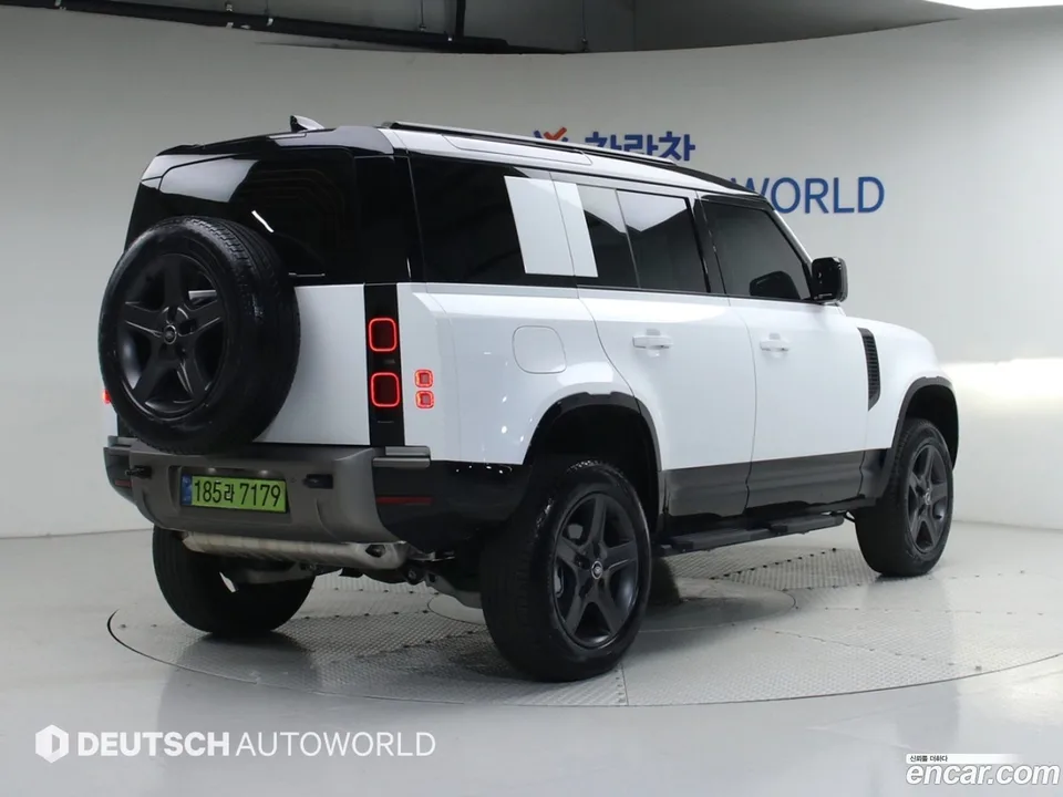 Land Rover Defender 110 P300 X- SE 2025 — миниатюра 2
