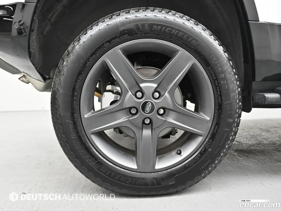 Land Rover Defender 110 P300 X- SE 2025 — миниатюра 5
