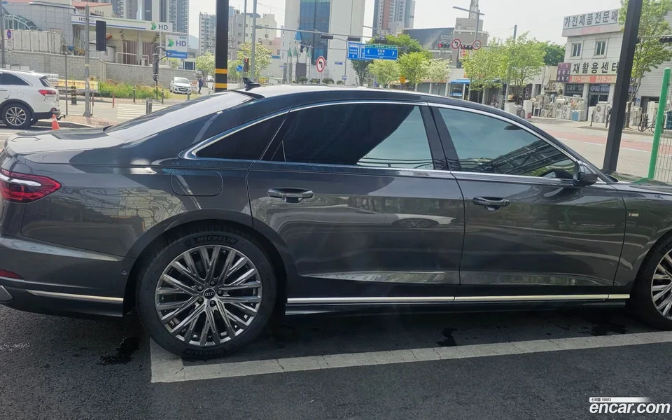 Audi A8 55 TFSI LWB 2023 — миниатюра 3
