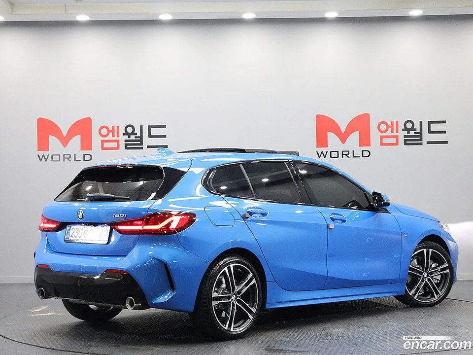 BMW 1 Series 120i M 2024 — миниатюра 2