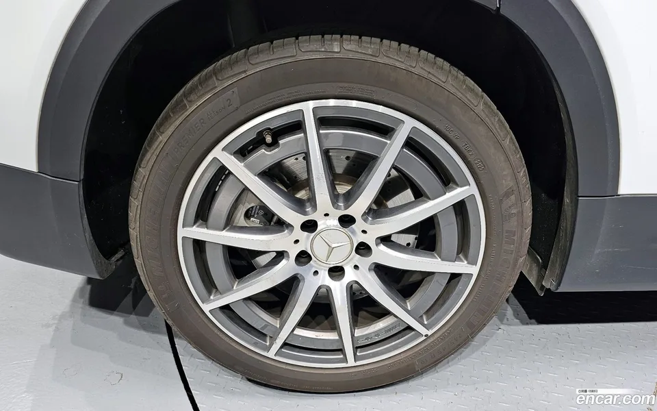 Mercedes-Benz GLB-Class AMG GLB35 4MATIC 2023 — миниатюра 2