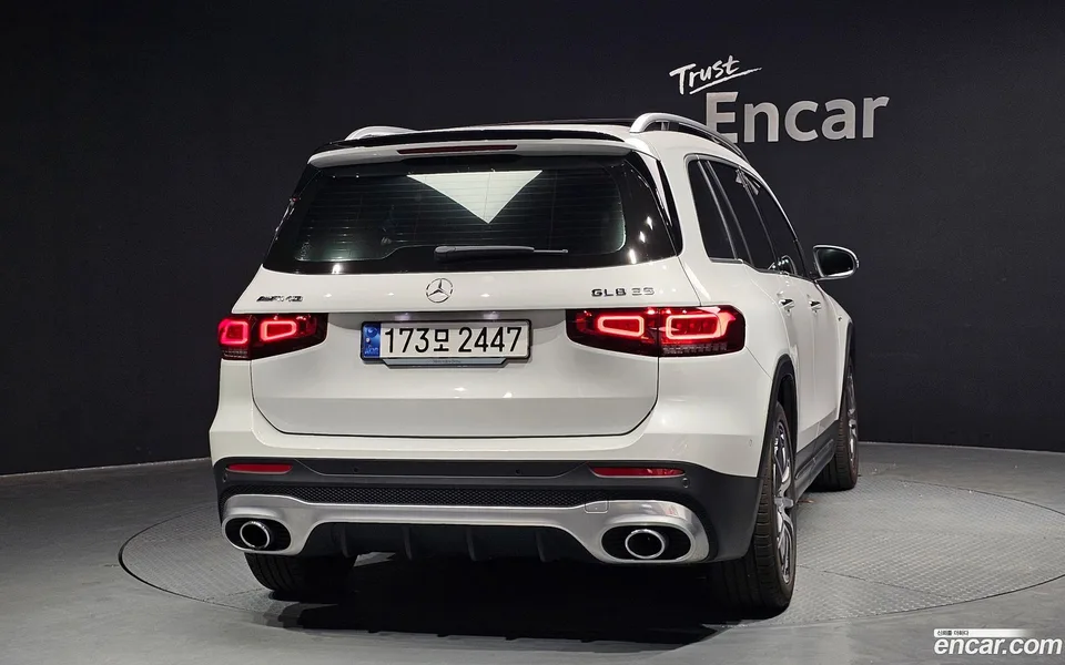 Mercedes-Benz GLB-Class AMG GLB35 4MATIC 2023 — миниатюра 4