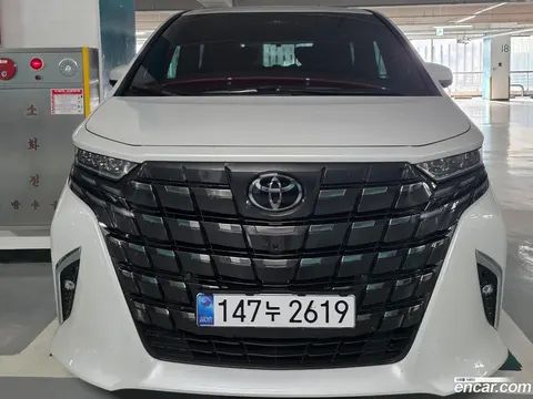 Toyota Alphard 2025 buy in Moscow