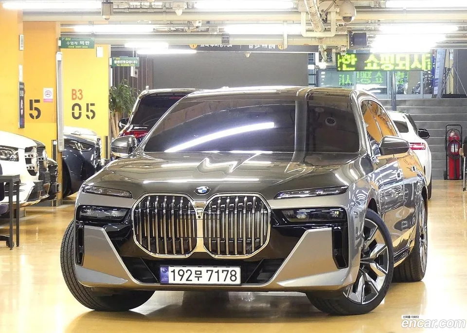 BMW 7 Series 740i xDrive M 2024 — миниатюра 3
