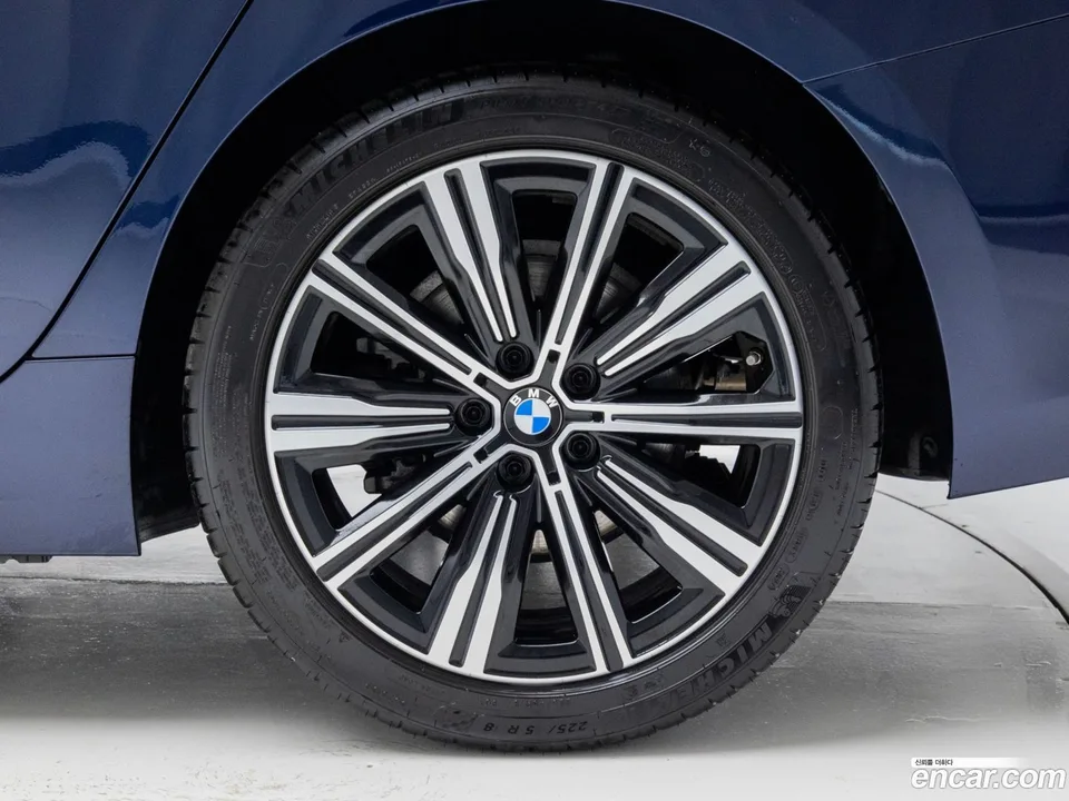 BMW 3 Series 320i 2025 — миниатюра 2