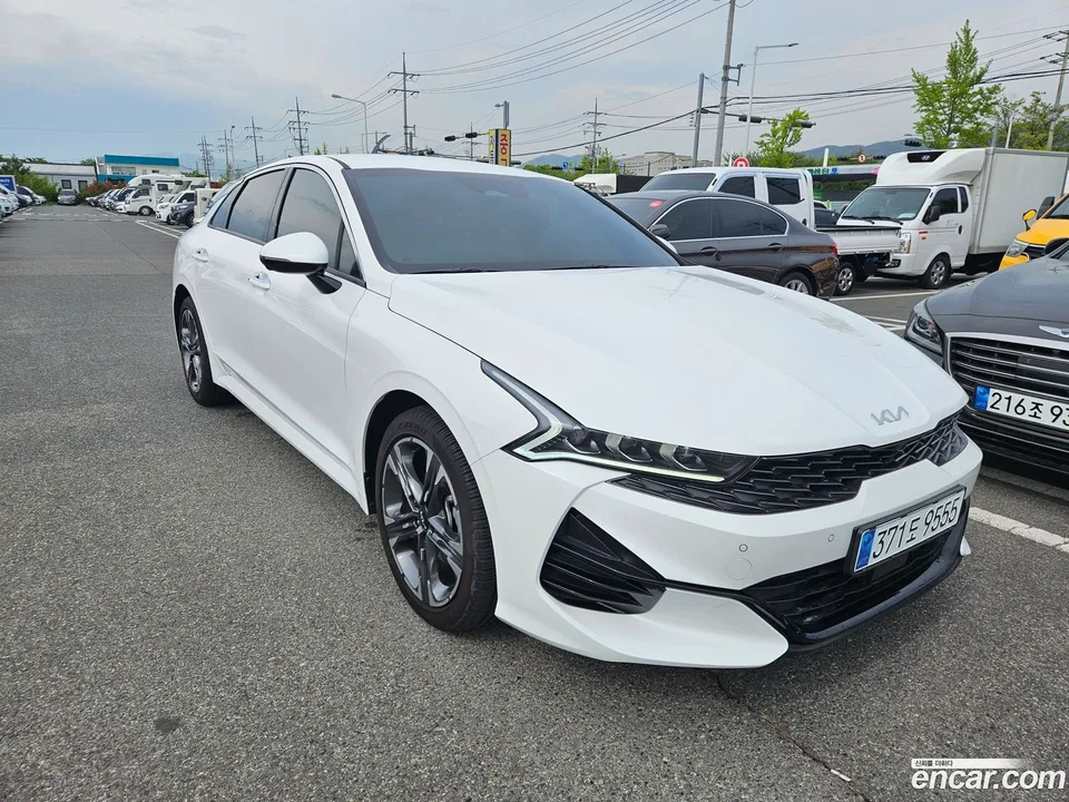 Kia K5 2.0 2023 — фото 1, купить с доставкой в Москву