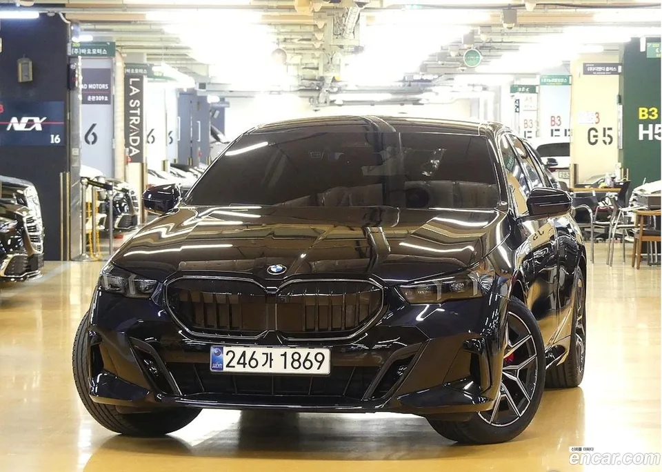 BMW 5 Series 520i 2024 — миниатюра 3
