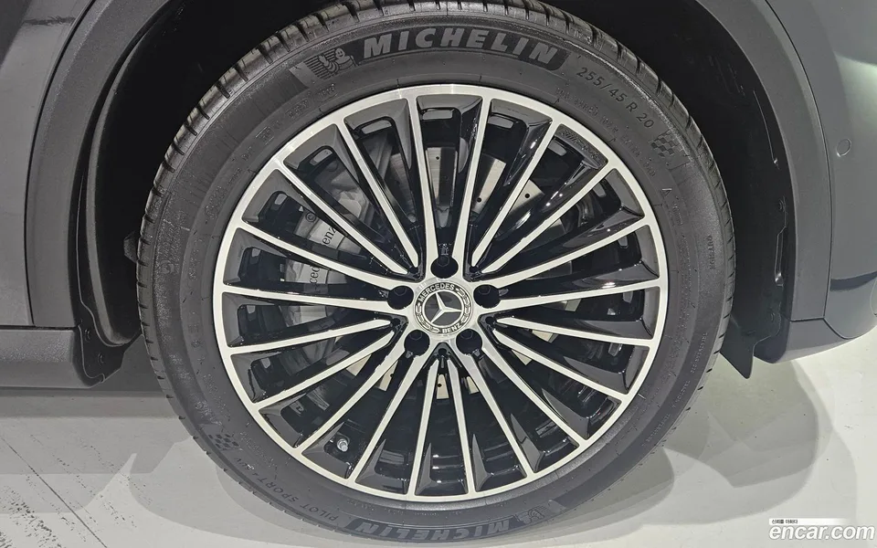 Mercedes-Benz GLC-Class GLC300 4MATIC AMG Line 2025 — миниатюра 2
