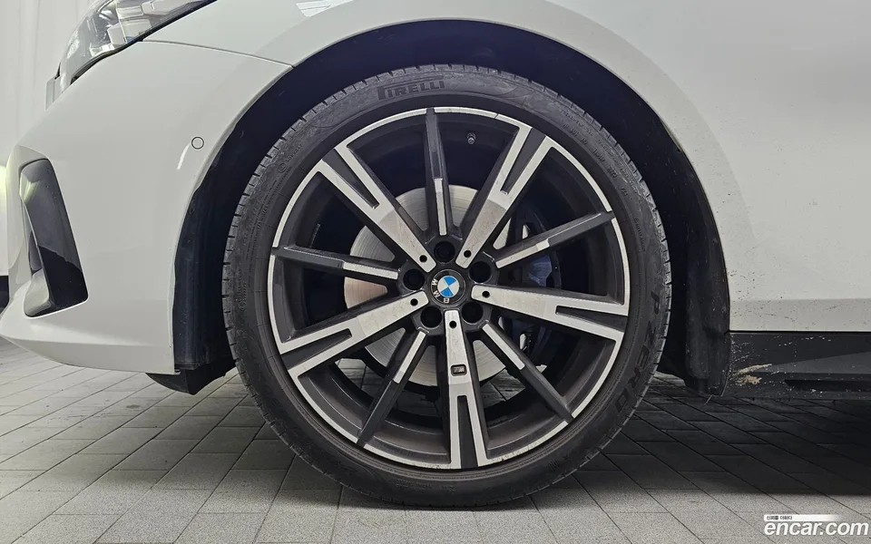 BMW 5 Series 530i xDrive M 2024 — миниатюра 2