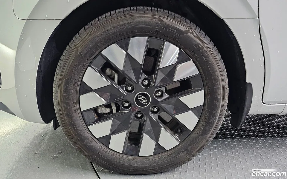 Hyundai Staria 4WD 9 2023 — миниатюра 2
