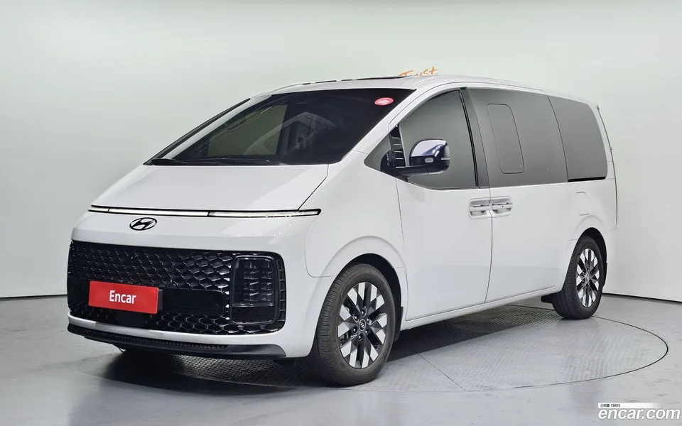 Hyundai Staria 4WD 9 2023 — фото 1, купить с доставкой в Москву