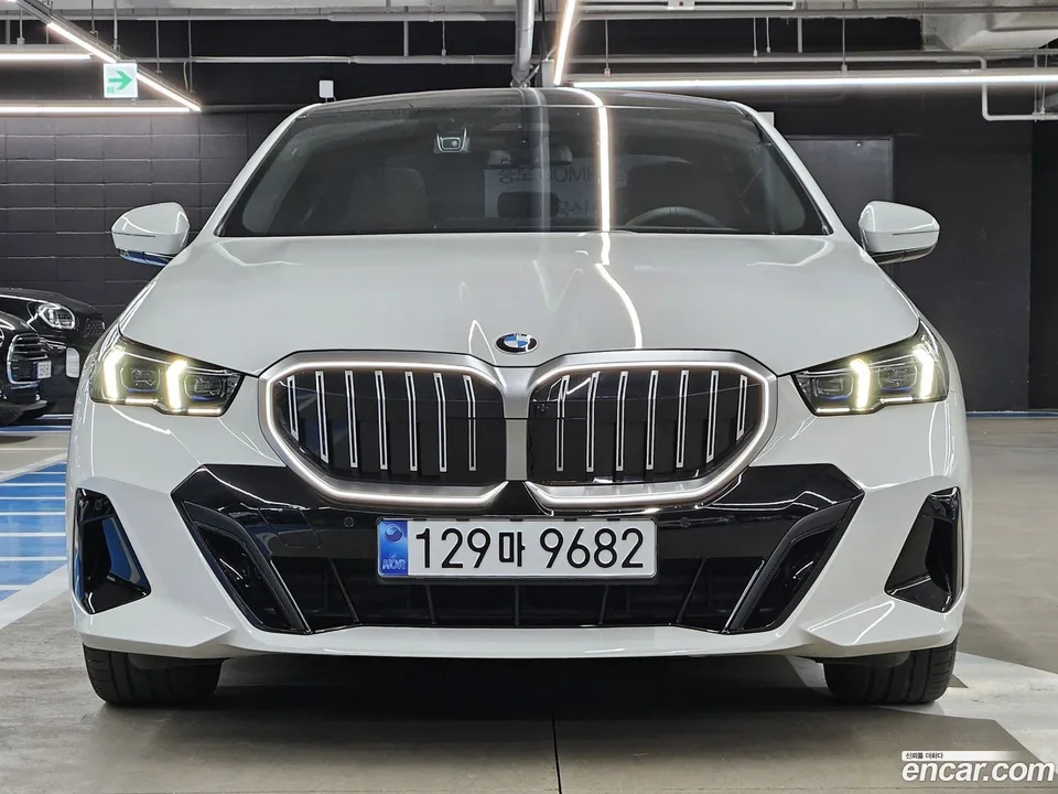 BMW 5 Series 523d M 2025 — миниатюра 3