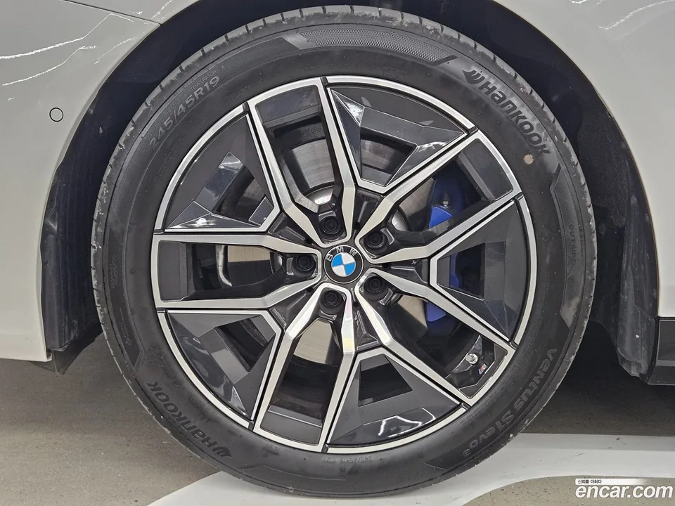 BMW 5 Series 523d M 2025 — миниатюра 5