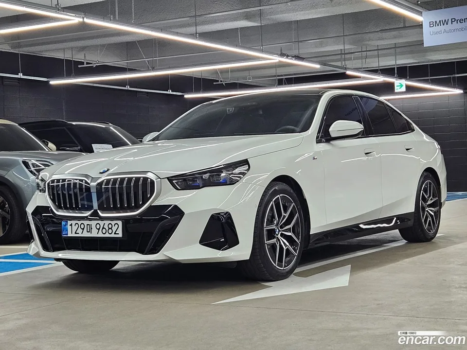 BMW 5 Series 523d M 2025 — фото 1, купить с доставкой в Москву