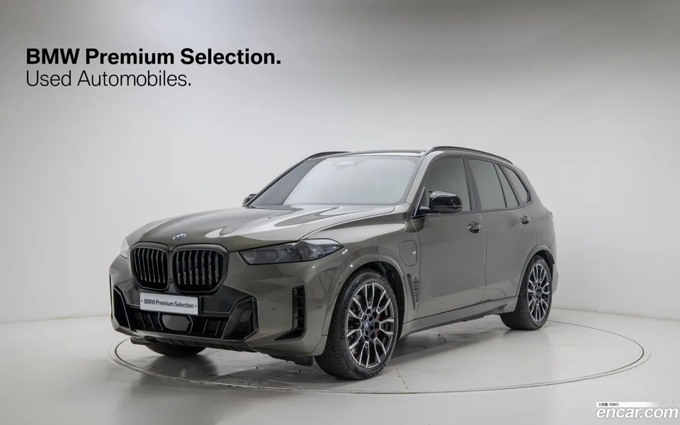 BMW X5 xDrive 50e M 2025 — фото 1, купить с доставкой в Москву