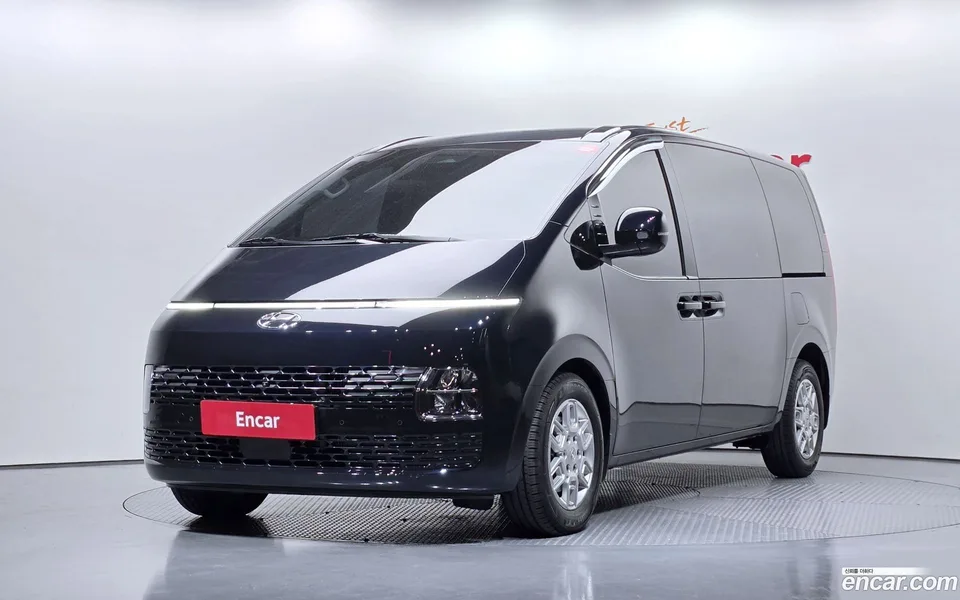 Hyundai Staria 3 2022 — фото 1, купить с доставкой в Москву