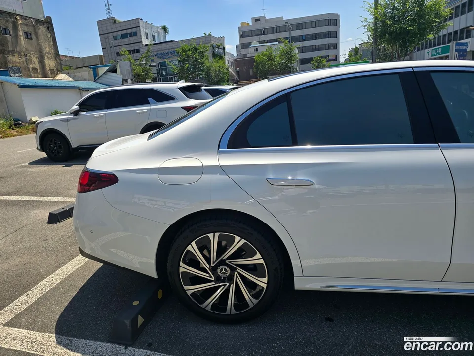 Mercedes-Benz E-Class E300 4MATIC 2024 — фото 1, купить с доставкой в Москву