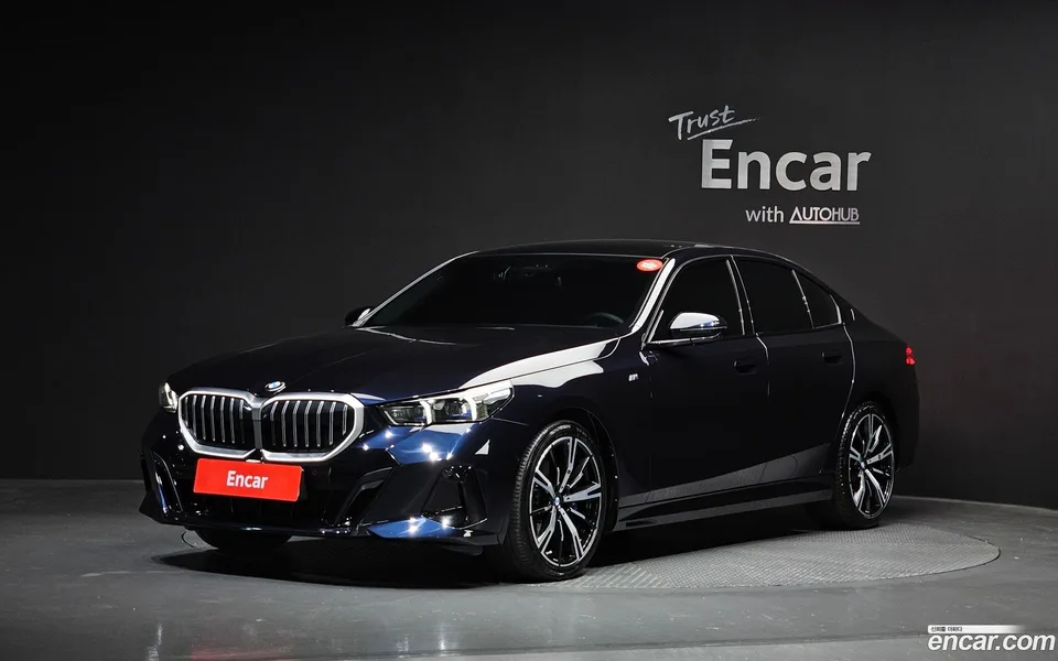 BMW 5 Series 530i xDrive M 2024 — фото 1, купить с доставкой в Москву
