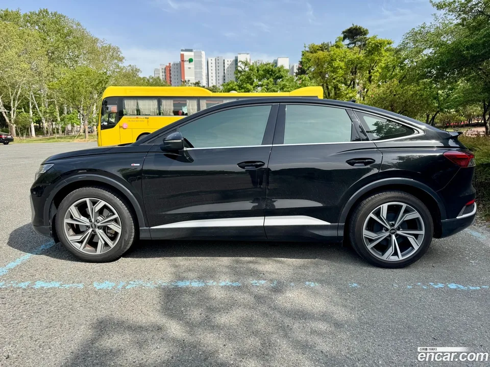 Audi Q4 e-tron 40 2022 — миниатюра 2