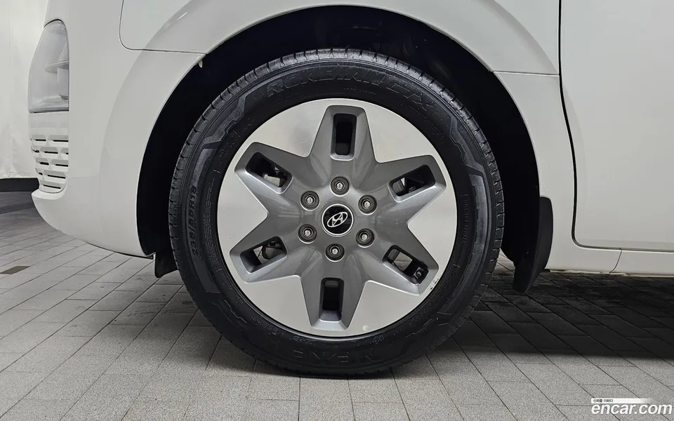 Hyundai Staria L3.5 9 2024 — миниатюра 2