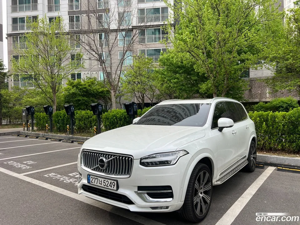 Volvo XC90 B6 2022 — фото 1, купить с доставкой в Москву