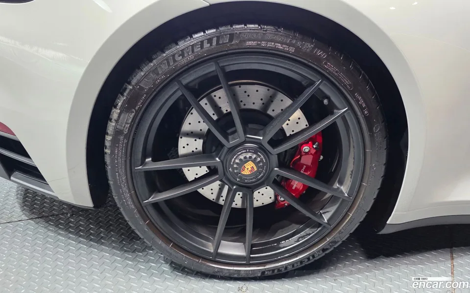 Porsche 911 (992) GTS 2023 — миниатюра 2