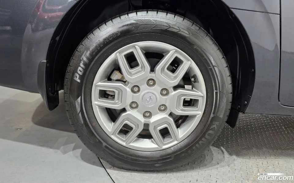 Hyundai Staria 5 2023 — миниатюра 2
