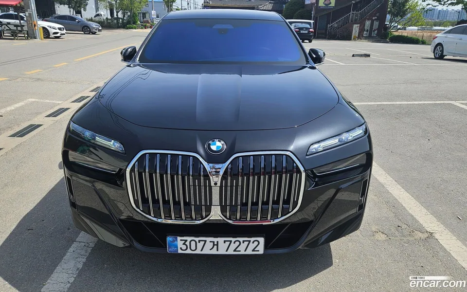 BMW 7 Series 740i xDrive M 2025 — фото 1, купить с доставкой в Москву