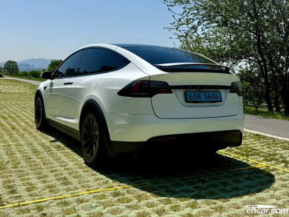Tesla Model X AWD 2023 — миниатюра 2