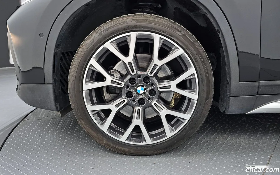 BMW X1 xDrive 20i xLine 2022 — миниатюра 2