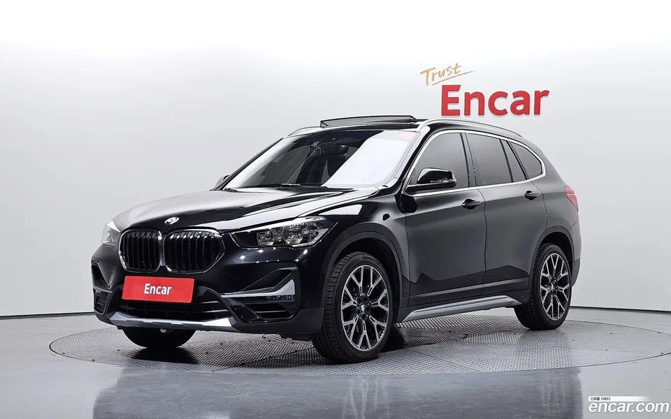 BMW X1 xDrive 20i xLine 2022 — фото 1, купить с доставкой в Москву