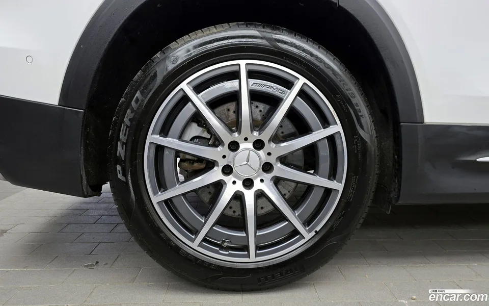 Mercedes-Benz GLB-Class AMG GLB35 4MATIC 2023 — миниатюра 5