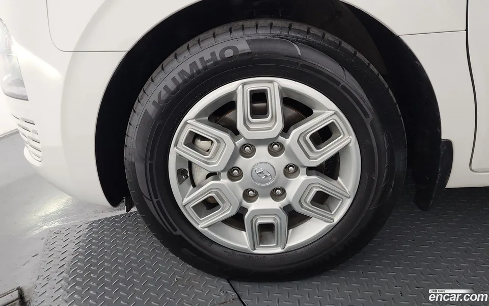 Hyundai Staria 5 2023 — миниатюра 2
