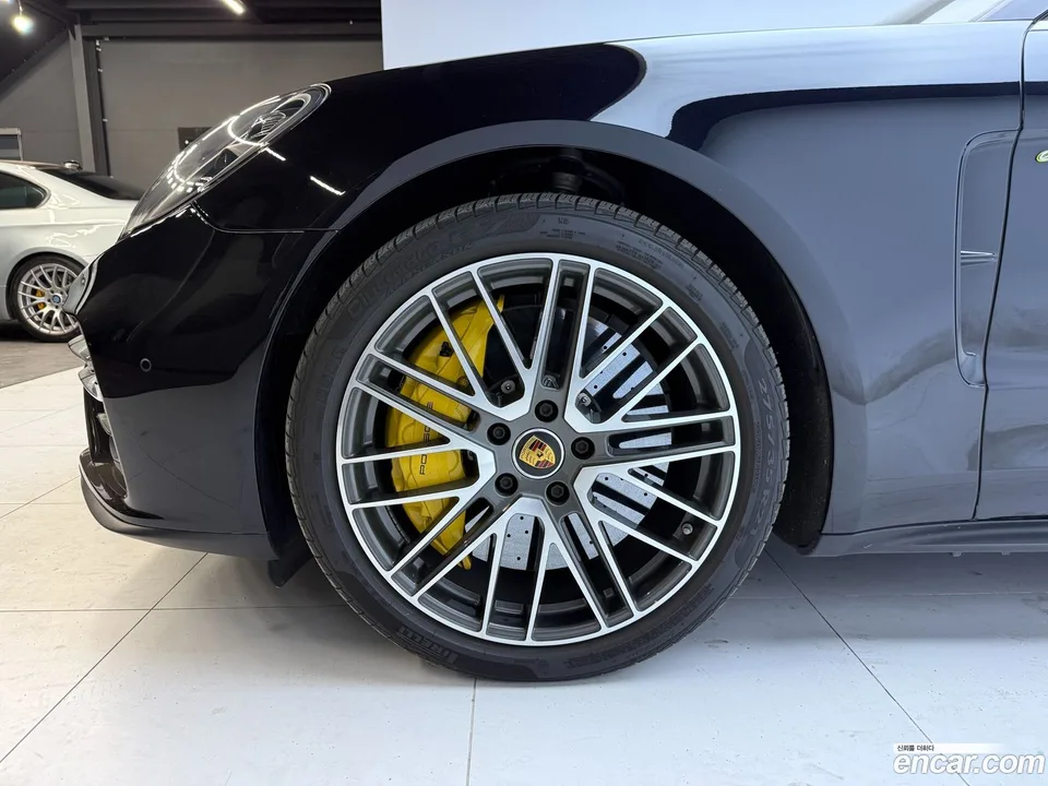 Porsche Panamera (971) 4.0 S E- 2022 — миниатюра 2