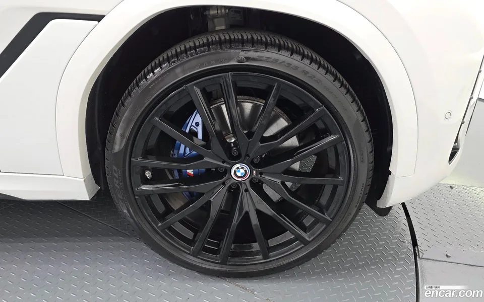 BMW X6 xDrive40i M 2025 — миниатюра 5