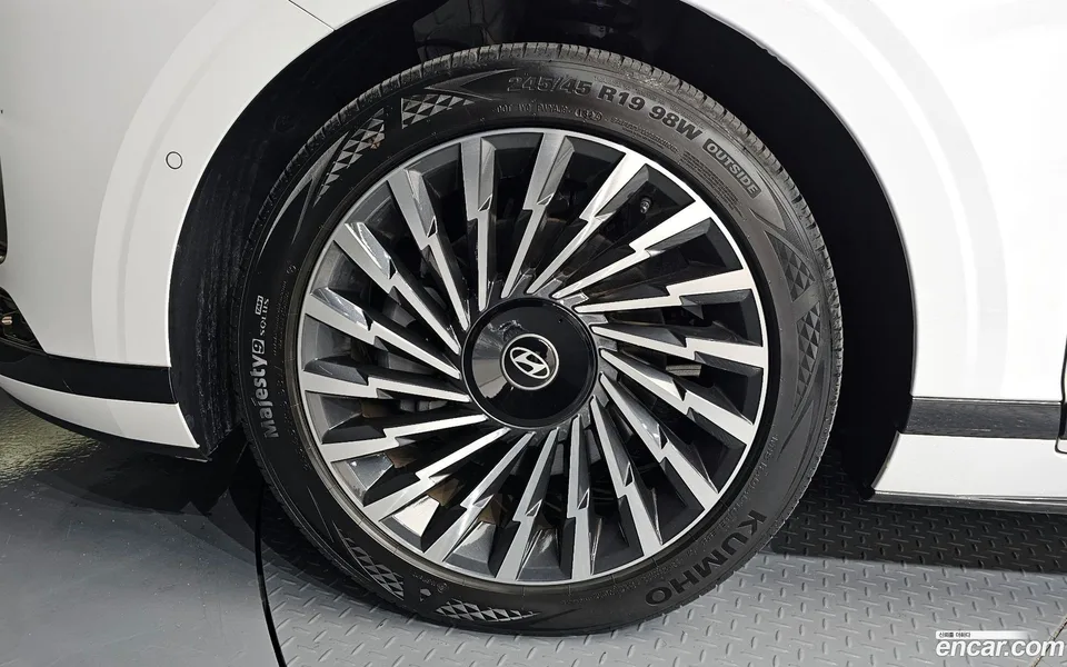 Hyundai Grandeur 2.5 2WD 2024 — миниатюра 2