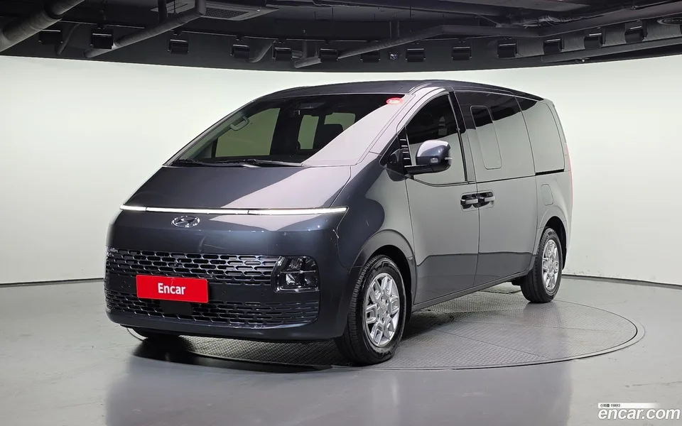 Hyundai Staria 5 2022 — фото 1, купить с доставкой в Москву
