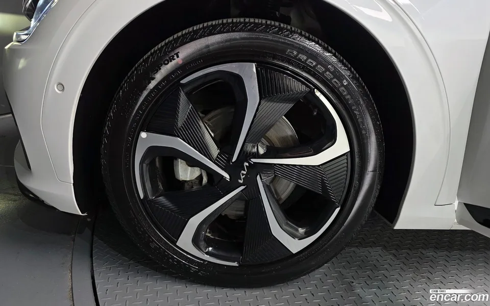Kia EV6 2022 — миниатюра 2