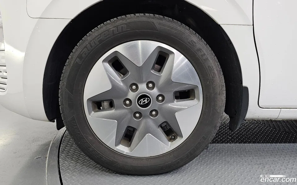 Hyundai Staria L3.5 11 2024 — миниатюра 2