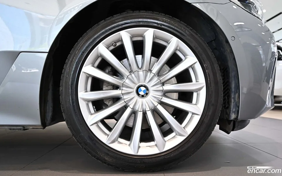 BMW 6 Series GT 620d 2023 — миниатюра 2