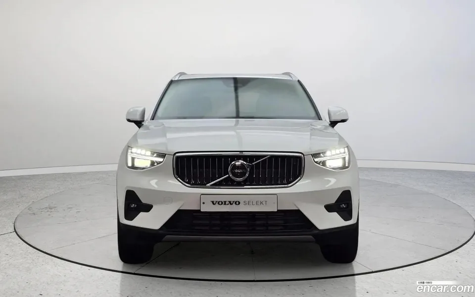 Volvo XC40 B4 2025 — миниатюра 3