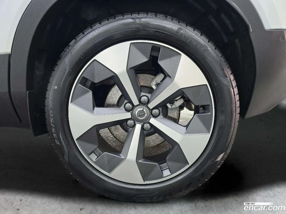 Volvo XC40 B4 2025 — миниатюра 5