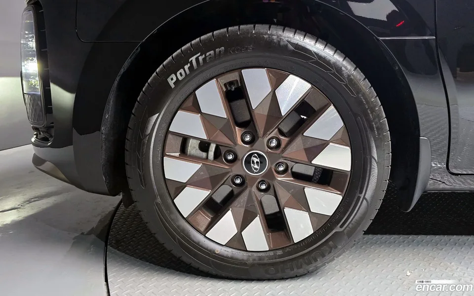 Hyundai Staria 4WD 9 2022 — миниатюра 2