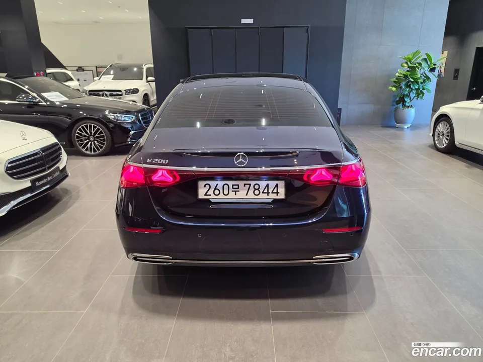 Mercedes-Benz E-Class E200 2025 — миниатюра 4
