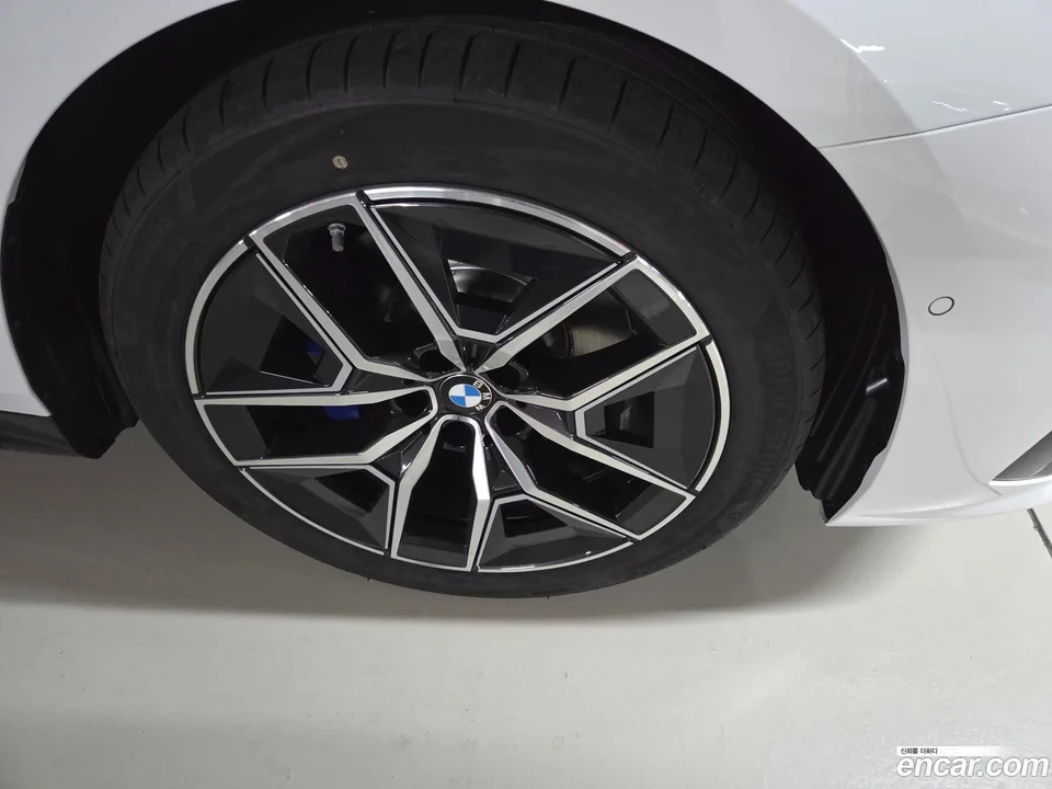 BMW 5 Series 520i M 2025 — миниатюра 2