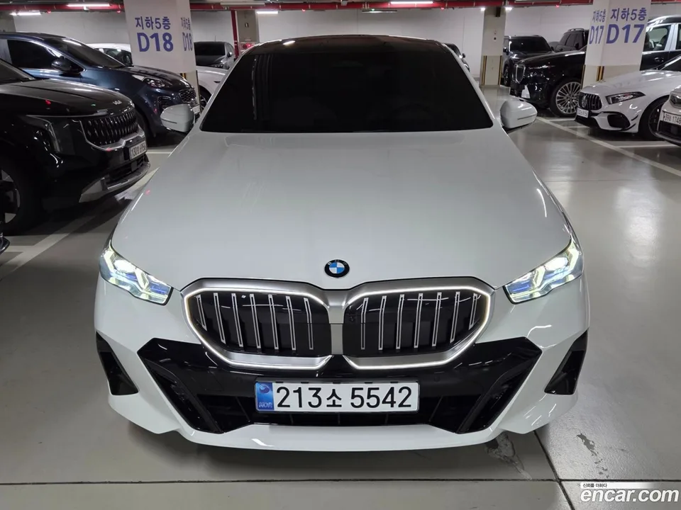 BMW 5 Series 520i M 2025 — фото 1, купить с доставкой в Москву
