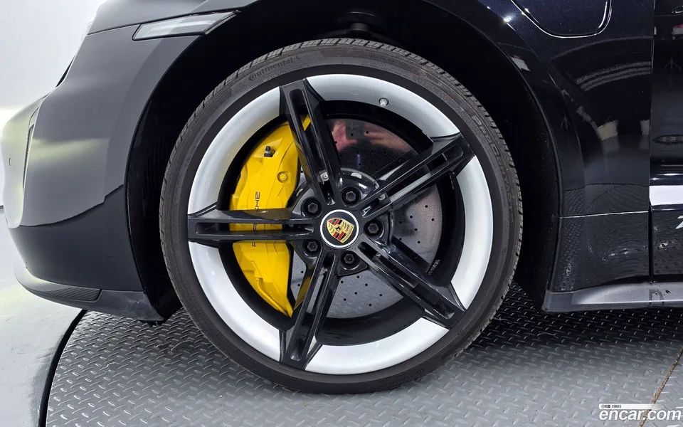 Porsche Taycan S 2023 — миниатюра 2