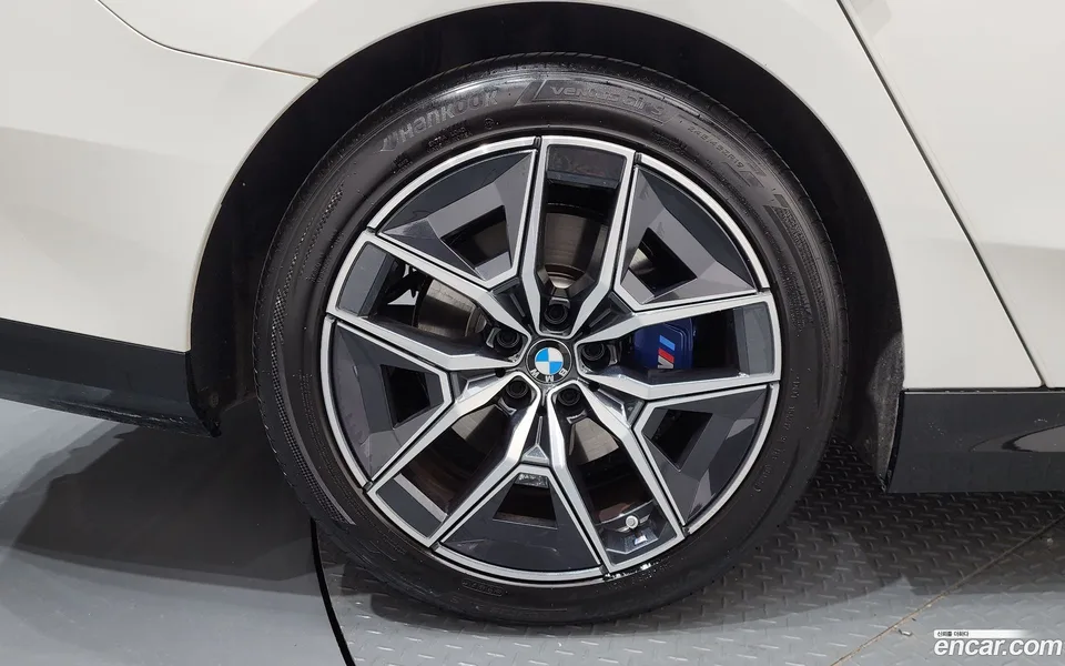 BMW 5 Series 520i M 2024 — миниатюра 2