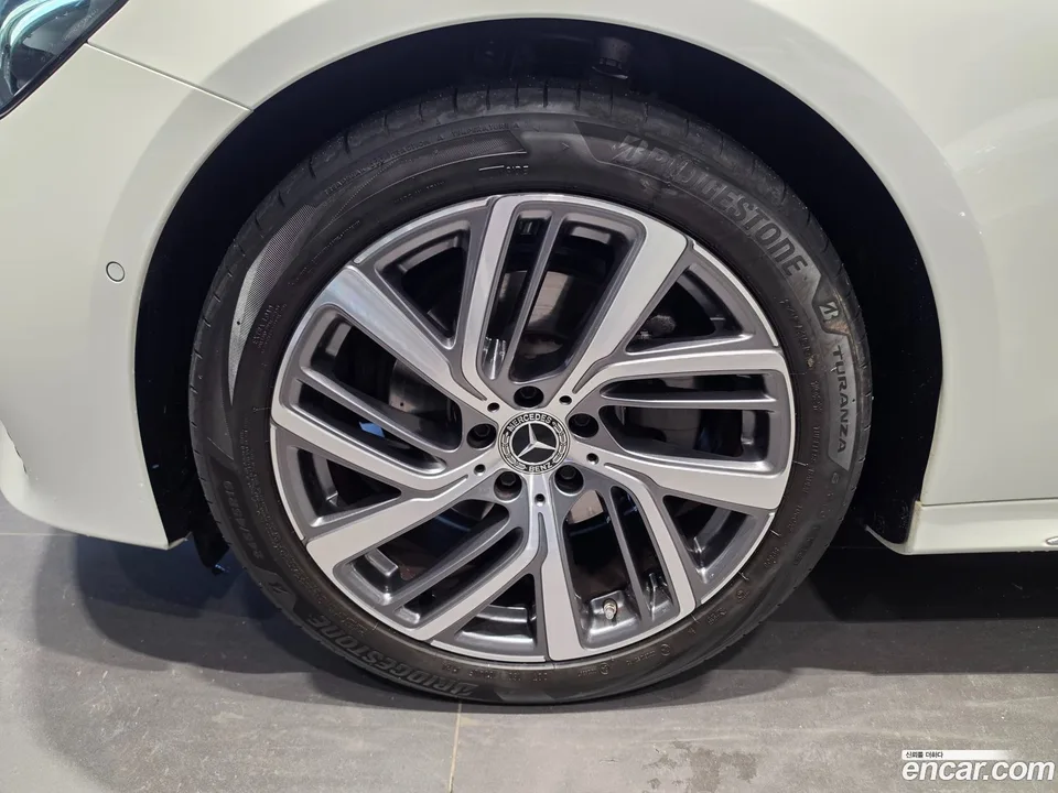 Mercedes-Benz E-Class E220d 4MATIC 2025 — миниатюра 2