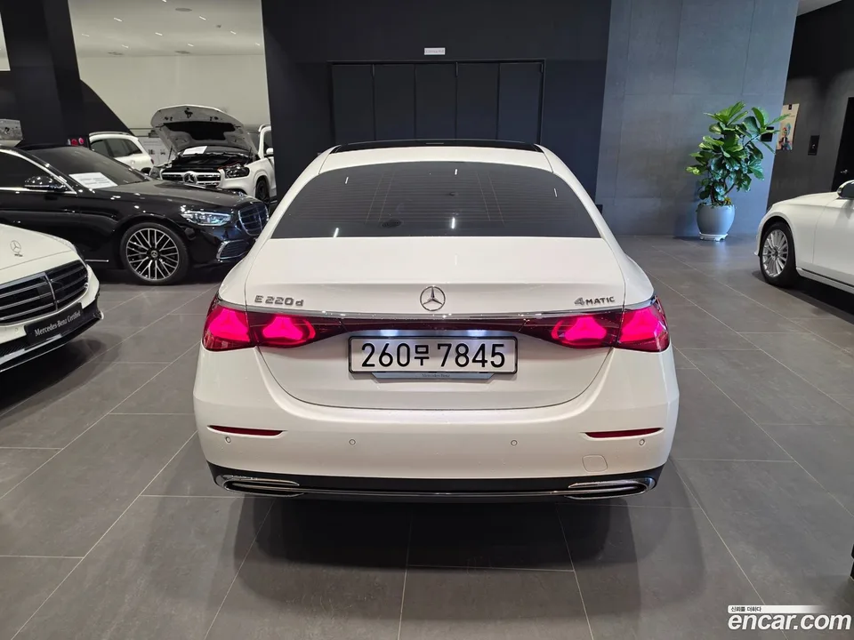Mercedes-Benz E-Class E220d 4MATIC 2025 — миниатюра 4